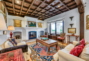 Astonishing 7-bedroom villa with panoramic sea views, private pool, and sprawling 5-hectare estate in La Mairena.