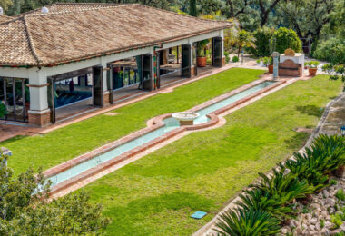 Astonishing 7-bedroom villa with panoramic sea views, private pool, and sprawling 5-hectare estate in La Mairena.