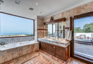 Astonishing 7-bedroom villa with panoramic sea views, private pool, and sprawling 5-hectare estate in La Mairena.