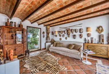 Astonishing 7-bedroom villa with panoramic sea views, private pool, and sprawling 5-hectare estate in La Mairena.