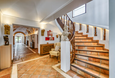 Astonishing 7-bedroom villa with panoramic sea views, private pool, and sprawling 5-hectare estate in La Mairena.