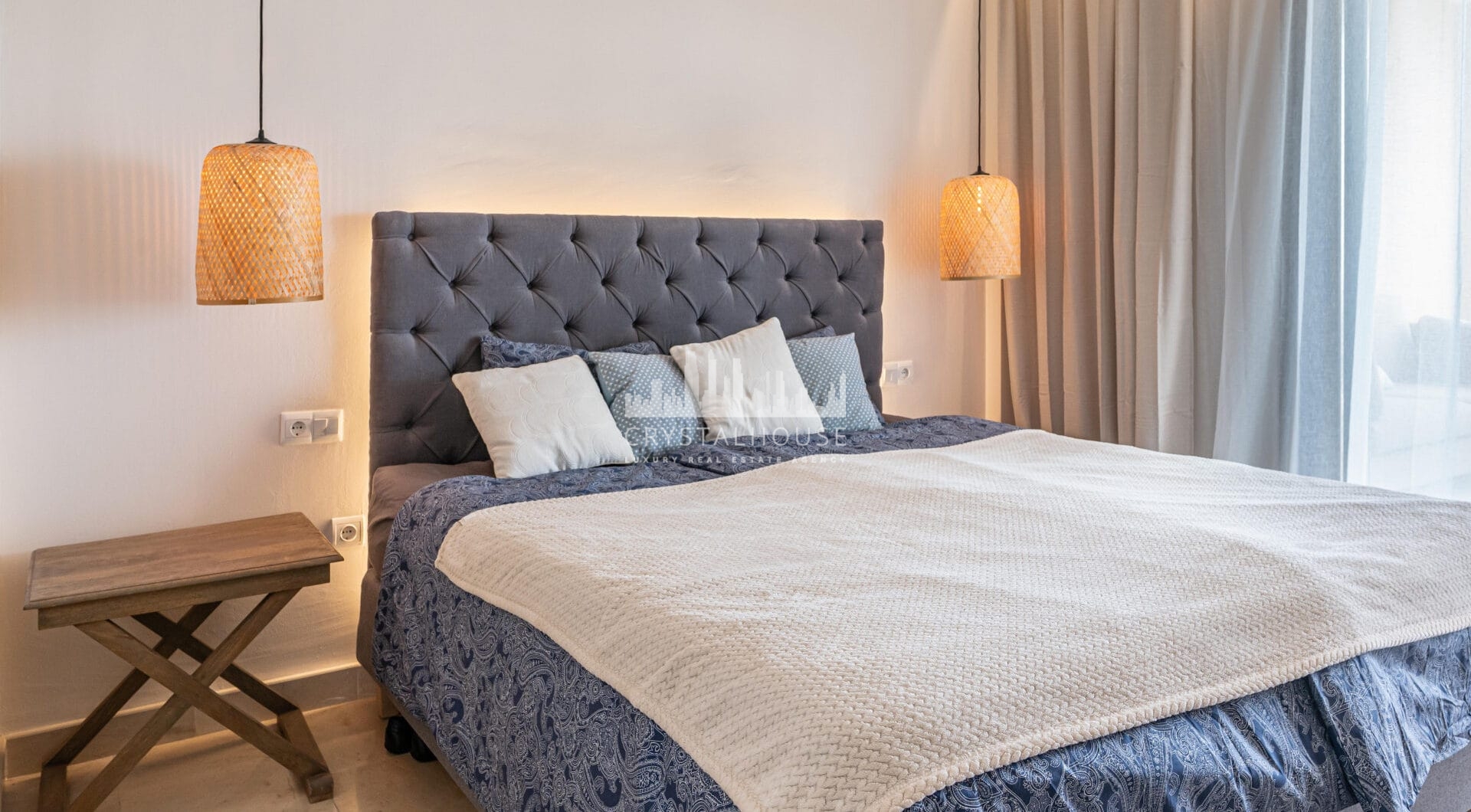 Modern Apartment with Panoramic Sea Views in Benahavís