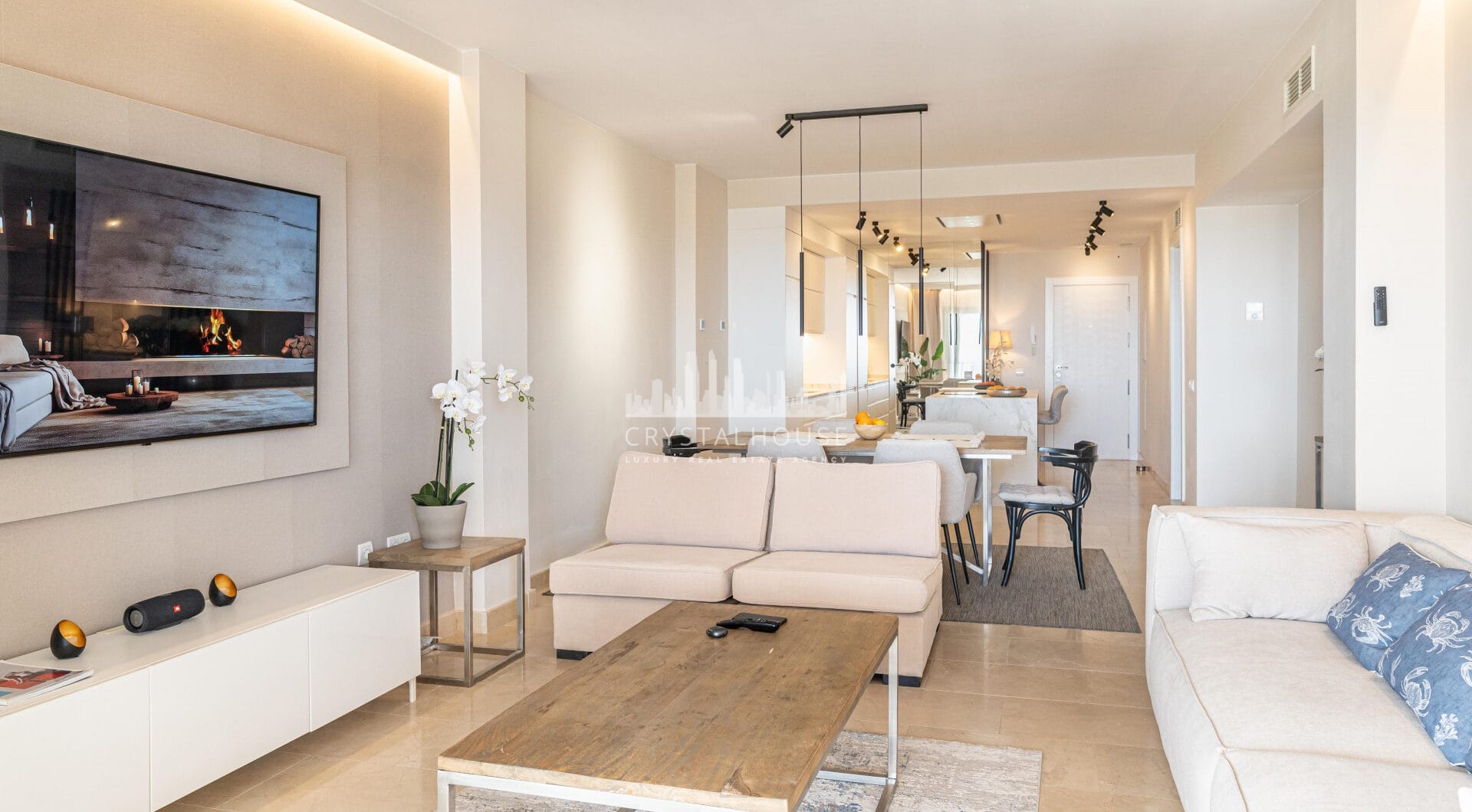 Modern Apartment with Panoramic Sea Views in Benahavís