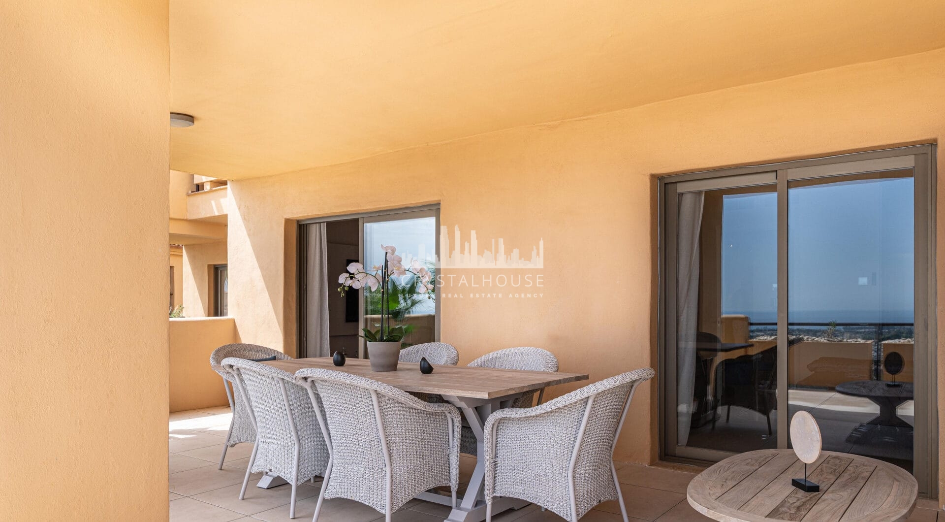 Modern Apartment with Panoramic Sea Views in Benahavís