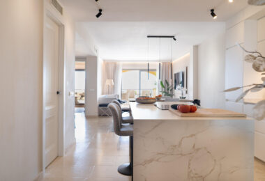 Modern Apartment with Panoramic Sea Views in Benahavís