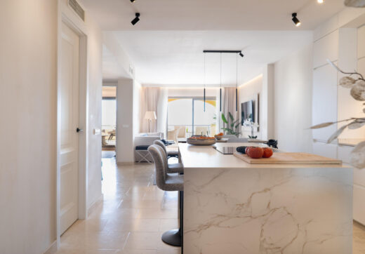 Modern Apartment with Panoramic Sea Views in Benahavís