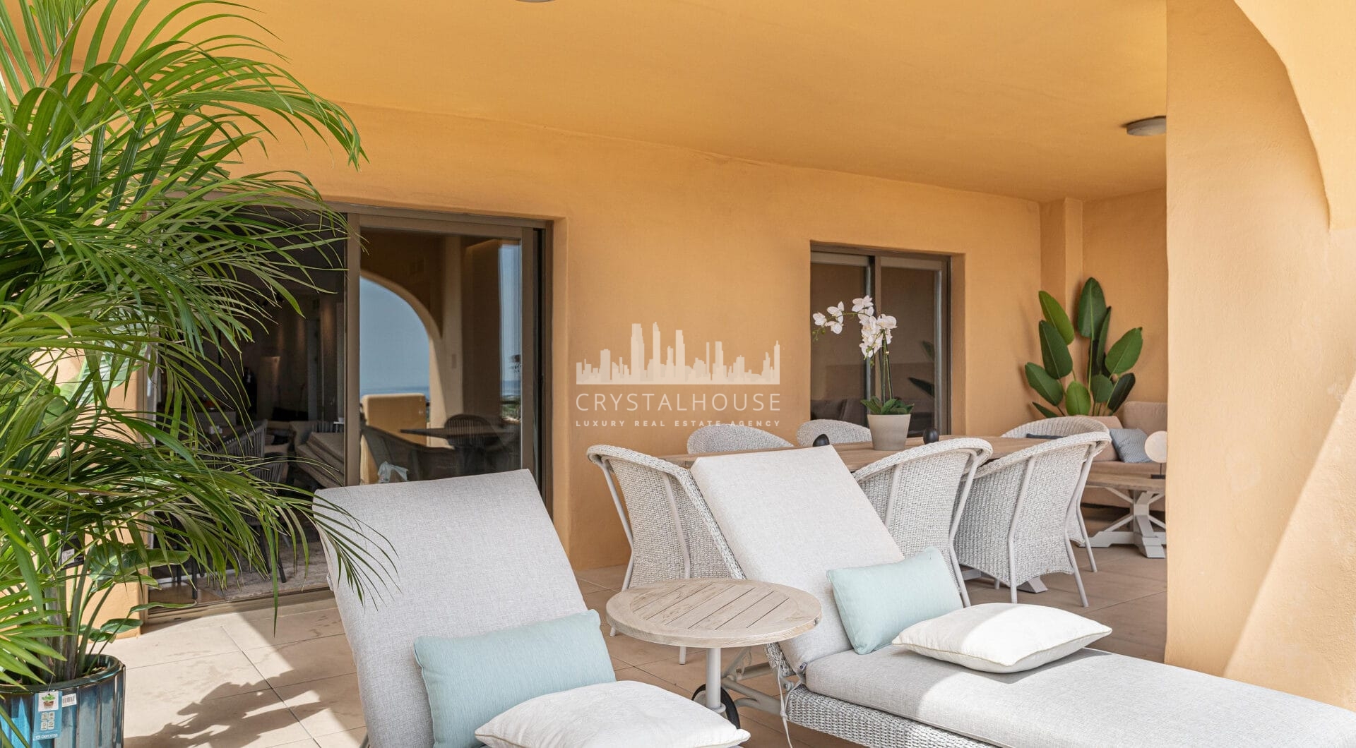 Modern Apartment with Panoramic Sea Views in Benahavís