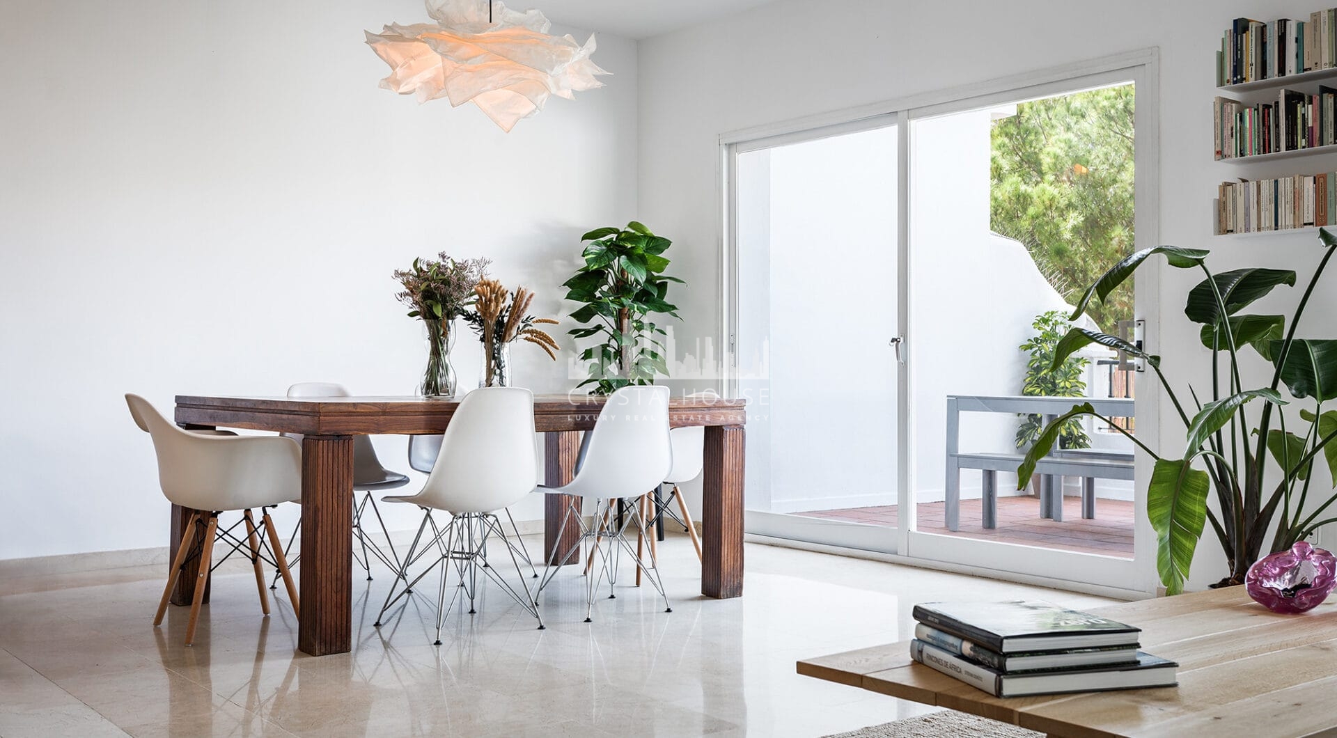 Spacious 4-bedroom, 4-bathroom townhouse in the sought-after area of La Quinta, Benahavís.