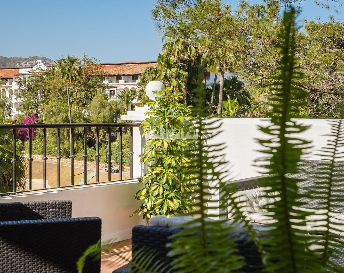 Spacious 4-bedroom, 4-bathroom townhouse in the sought-after area of La Quinta, Benahavís.