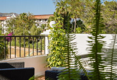 Spacious 4-bedroom, 4-bathroom townhouse in the sought-after area of La Quinta, Benahavís.