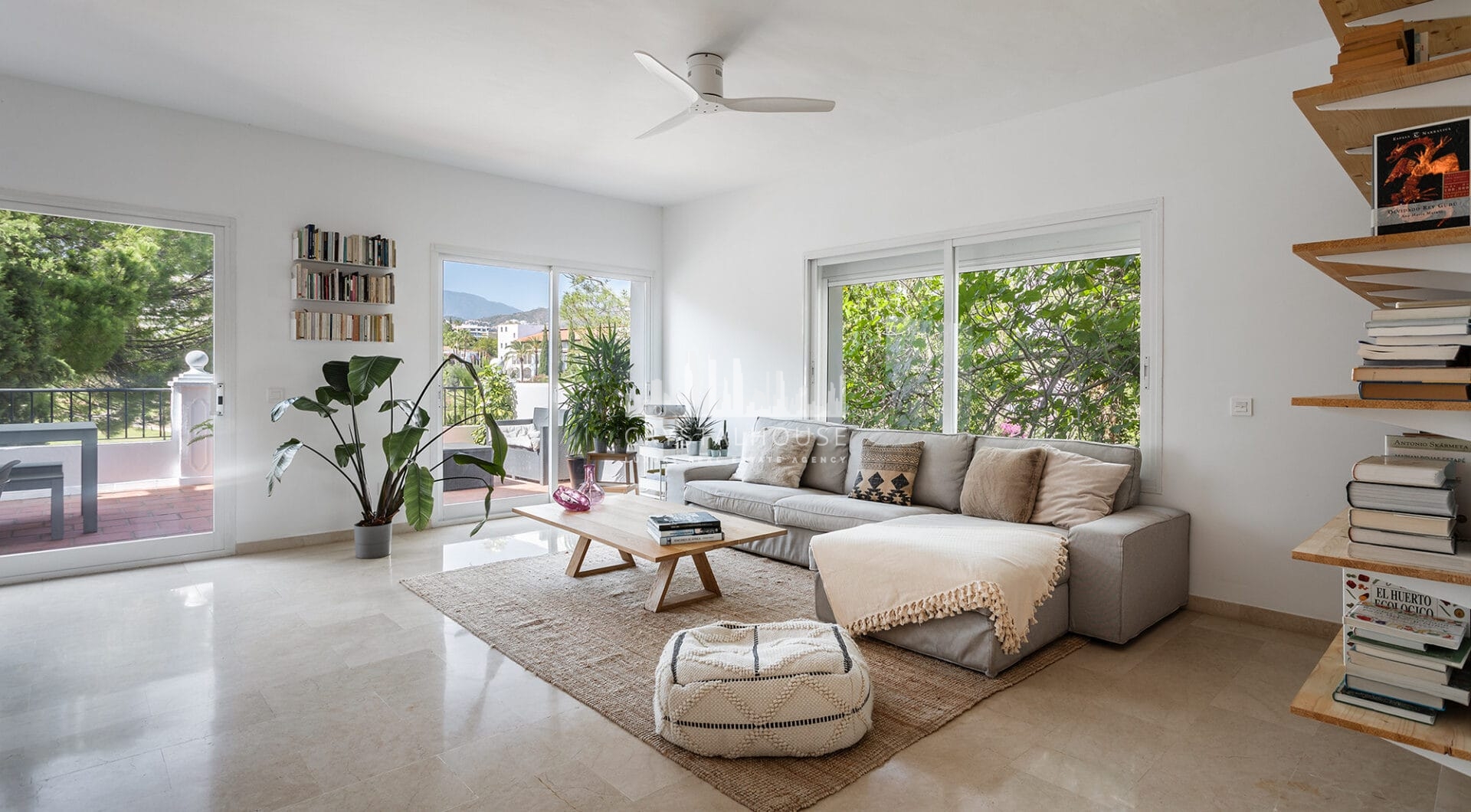 Spacious 4-bedroom, 4-bathroom townhouse in the sought-after area of La Quinta, Benahavís.