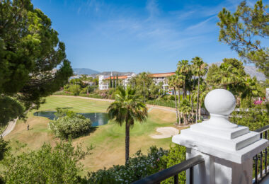 Spacious 4-bedroom, 4-bathroom townhouse in the sought-after area of La Quinta, Benahavís.