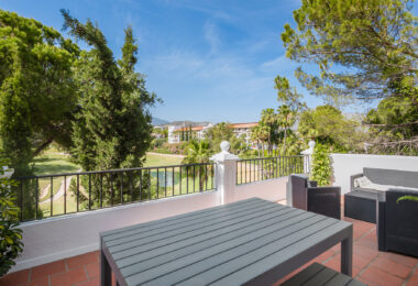 Spacious 4-bedroom, 4-bathroom townhouse in the sought-after area of La Quinta, Benahavís.
