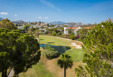 Spacious 4-bedroom, 4-bathroom townhouse in the sought-after area of La Quinta, Benahavís.