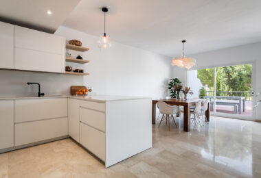 Spacious 4-bedroom, 4-bathroom townhouse in the sought-after area of La Quinta, Benahavís.