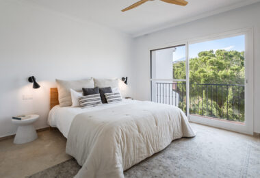 Spacious 4-bedroom, 4-bathroom townhouse in the sought-after area of La Quinta, Benahavís.