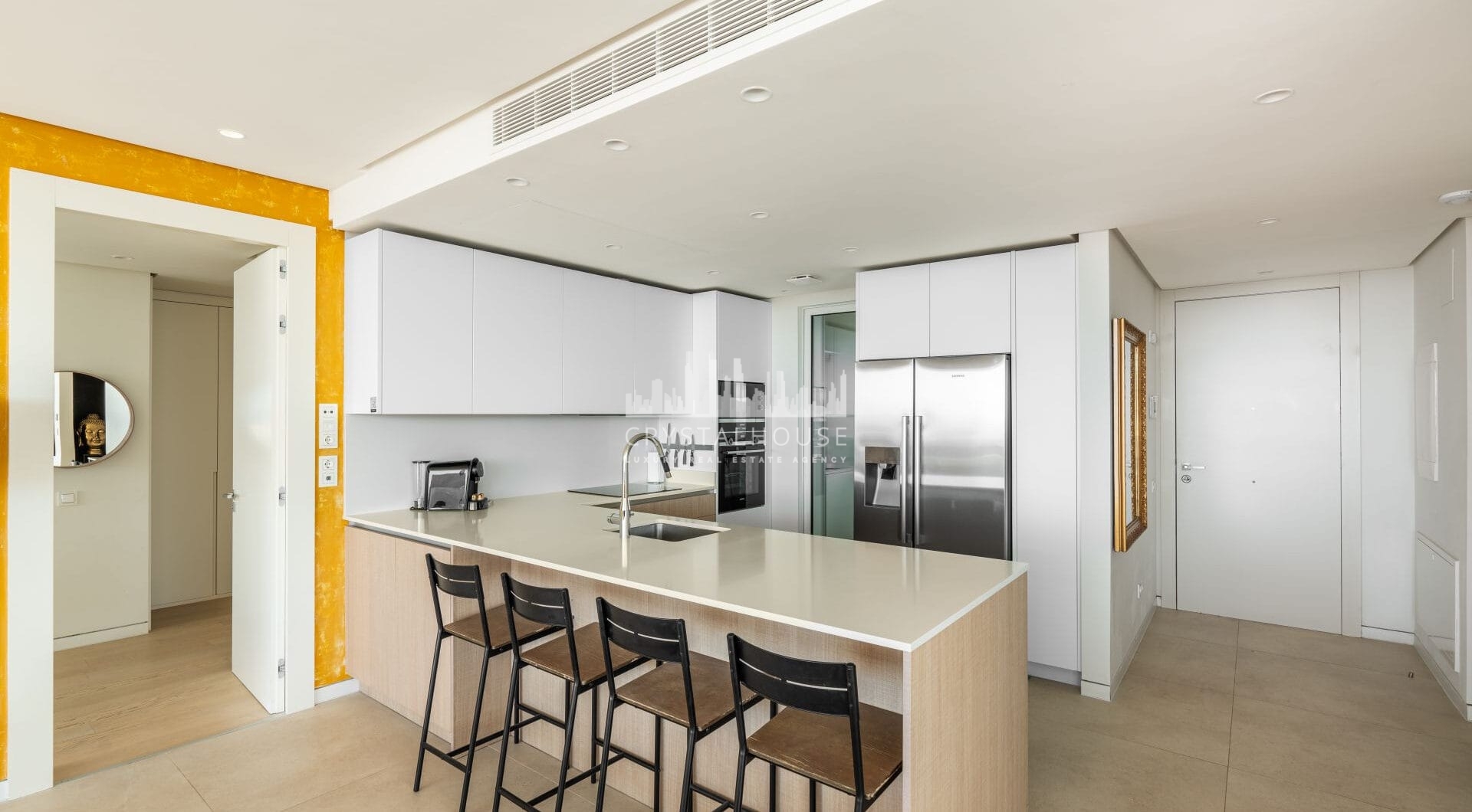 Located in the gated community of Palo Alto, this southeast-facing penthouse offers sea, mountain, and panoramic views from a private setting above Marbella.