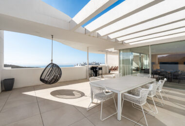 Located in the gated community of Palo Alto, this southeast-facing penthouse offers sea, mountain, and panoramic views from a private setting above Marbella.