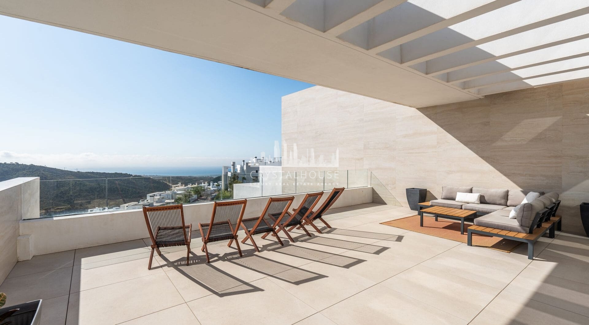 Located in the gated community of Palo Alto, this southeast-facing penthouse offers sea, mountain, and panoramic views from a private setting above Marbella.