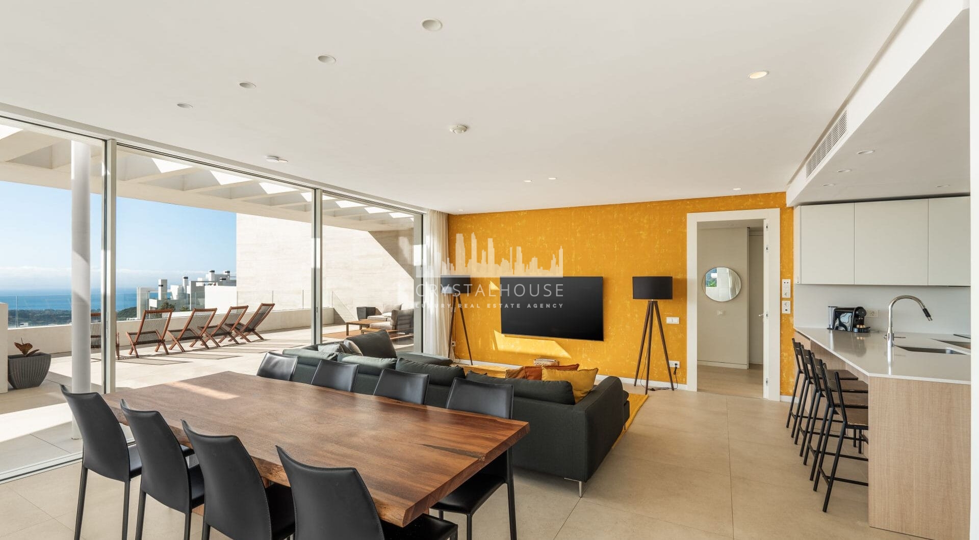 Located in the gated community of Palo Alto, this southeast-facing penthouse offers sea, mountain, and panoramic views from a private setting above Marbella.