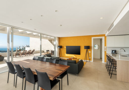 Located in the gated community of Palo Alto, this southeast-facing penthouse offers sea, mountain, and panoramic views from a private setting above Marbella.