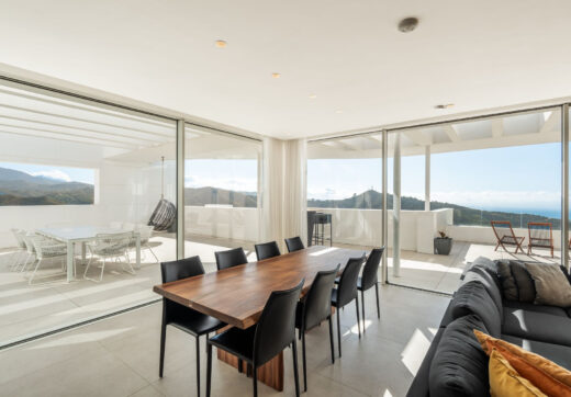 Located in the gated community of Palo Alto, this southeast-facing penthouse offers sea, mountain, and panoramic views from a private setting above Marbella.