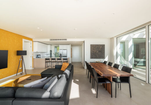 Located in the gated community of Palo Alto, this southeast-facing penthouse offers sea, mountain, and panoramic views from a private setting above Marbella.
