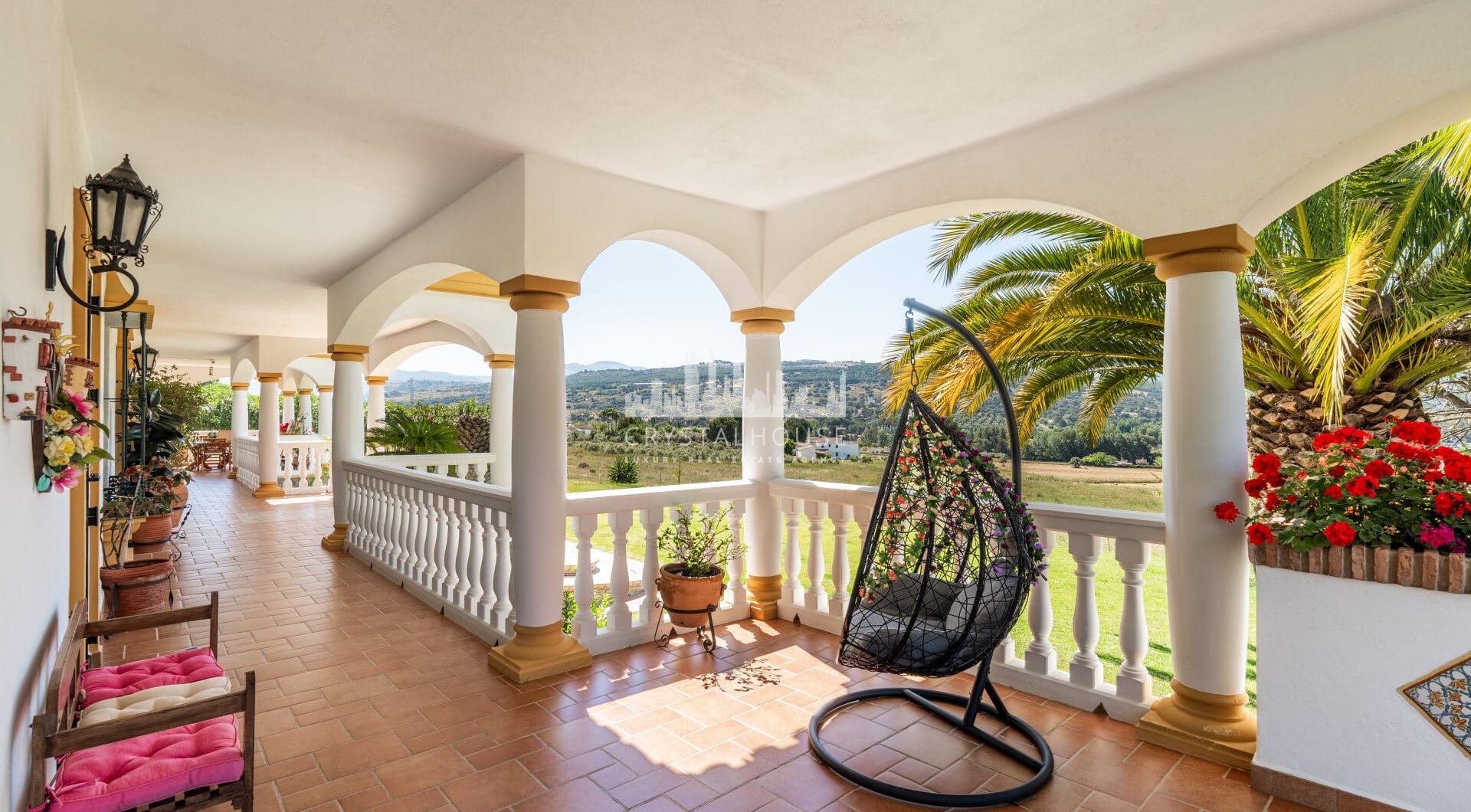 Set within the rolling countryside of Ronda, Finca El Abuelillo offers over 35,000 m² of private land, combining enduring architecture with quiet seclusion.