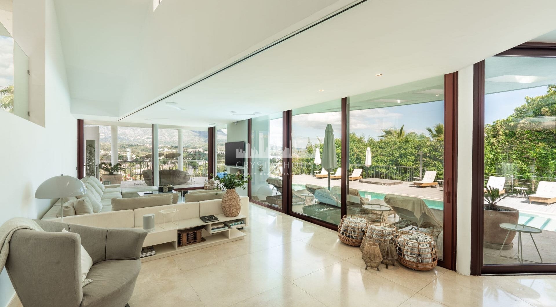 Located in the heart of Nueva Andalucía, this exceptional villa is a true statement of contemporary elegance.