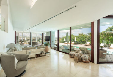 Located in the heart of Nueva Andalucía, this exceptional villa is a true statement of contemporary elegance.