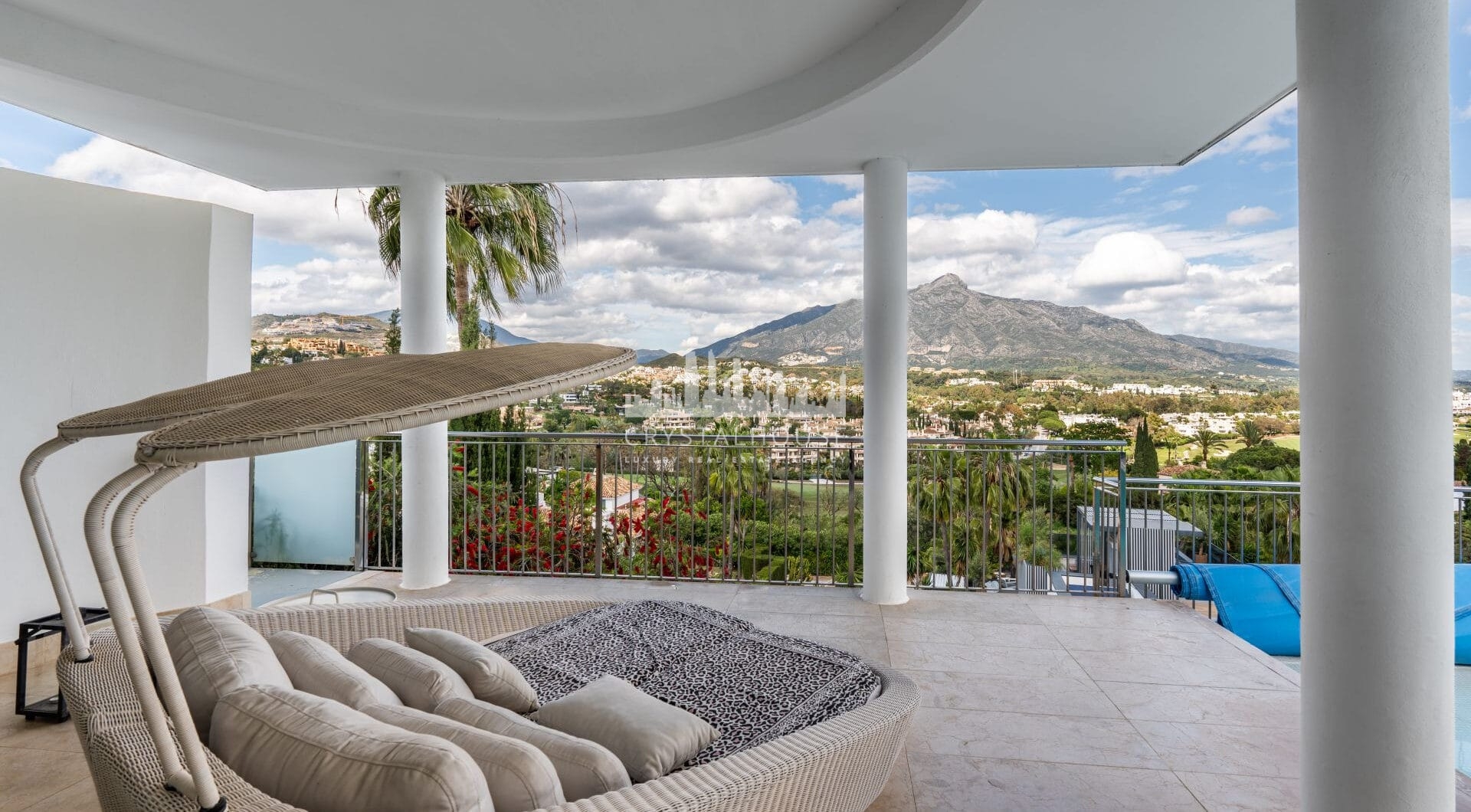 Located in the heart of Nueva Andalucía, this exceptional villa is a true statement of contemporary elegance.