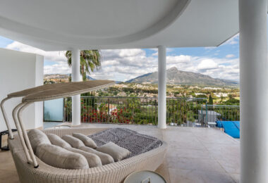 Located in the heart of Nueva Andalucía, this exceptional villa is a true statement of contemporary elegance.