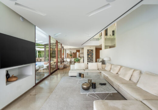 Located in the heart of Nueva Andalucía, this exceptional villa is a true statement of contemporary elegance.