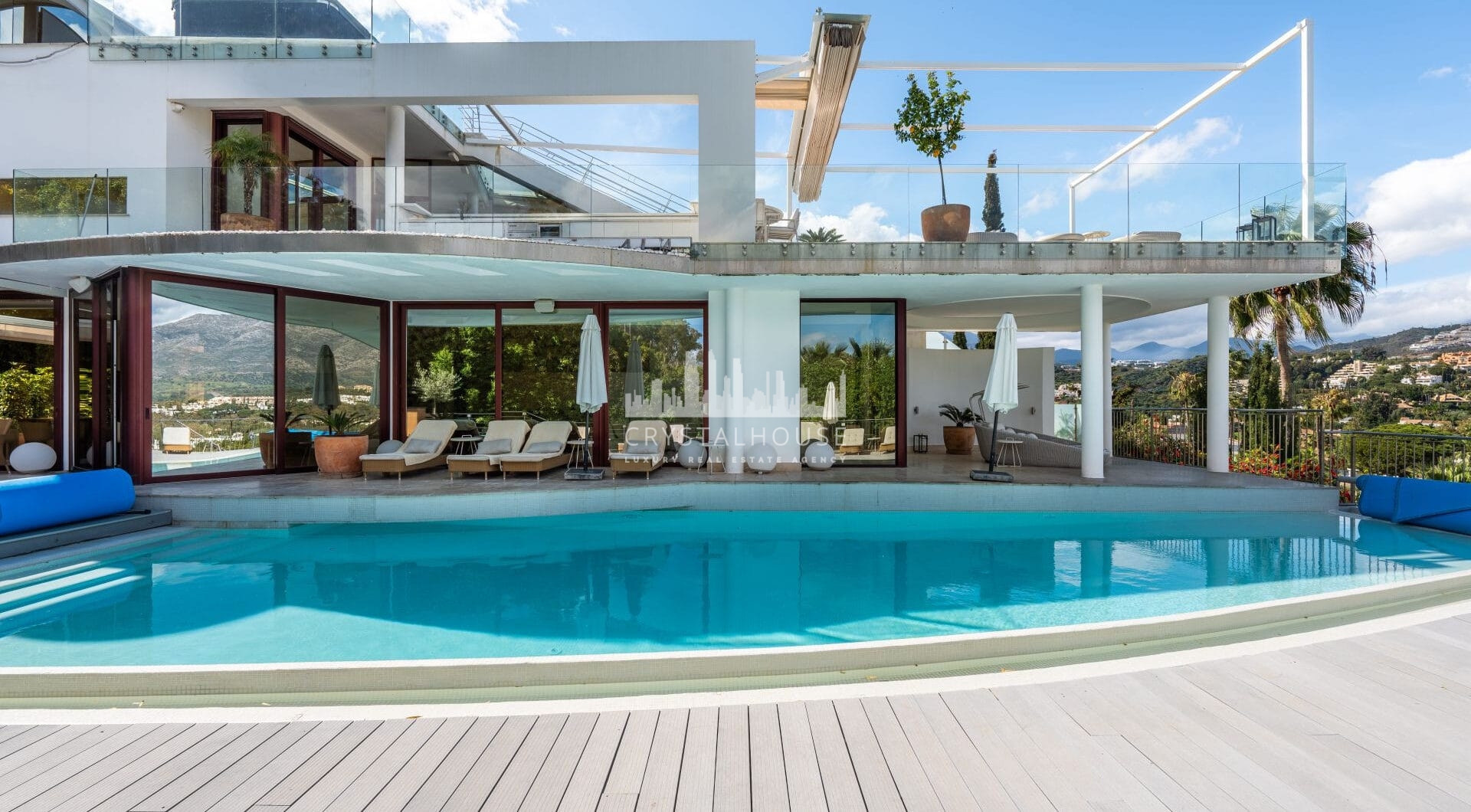 Located in the heart of Nueva Andalucía, this exceptional villa is a true statement of contemporary elegance.