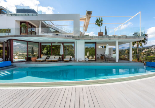 Located in the heart of Nueva Andalucía, this exceptional villa is a true statement of contemporary elegance.