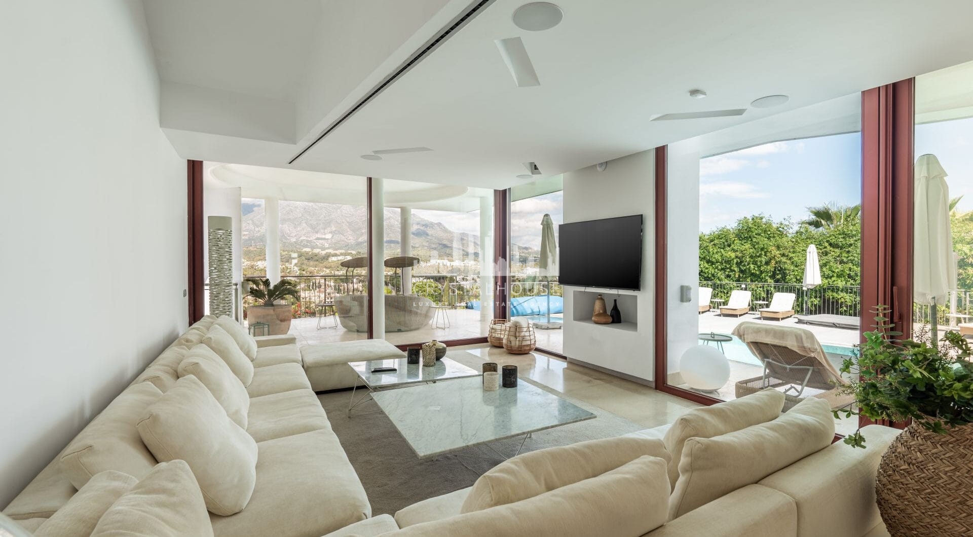 Located in the heart of Nueva Andalucía, this exceptional villa is a true statement of contemporary elegance.