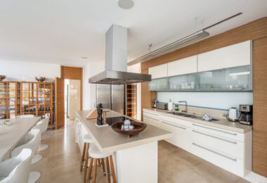 Located in the heart of Nueva Andalucía, this exceptional villa is a true statement of contemporary elegance.