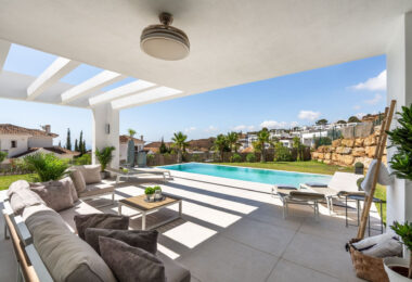 Located in the peaceful and gated community of Urbanización Buenavista, Villa Buena Vista offers a modern 4-bedroom residence set on a 922 m² plot with panoramic mountain views.