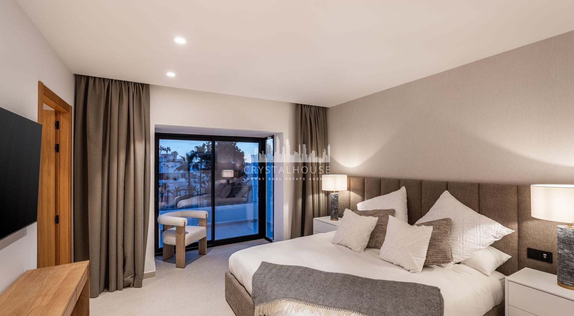 Casa Stuart is a refined duplex penthouse set within the gated community of Aloha Gardens in Nueva Andalucía.