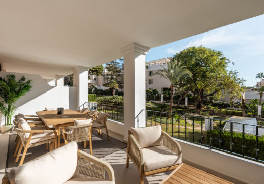 Casa Stuart is a refined duplex penthouse set within the gated community of Aloha Gardens in Nueva Andalucía.