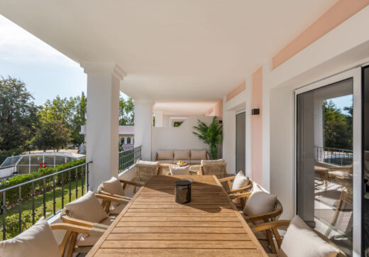 Casa Stuart is a refined duplex penthouse set within the gated community of Aloha Gardens in Nueva Andalucía.