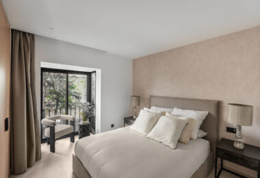 Casa Stuart is a refined duplex penthouse set within the gated community of Aloha Gardens in Nueva Andalucía.