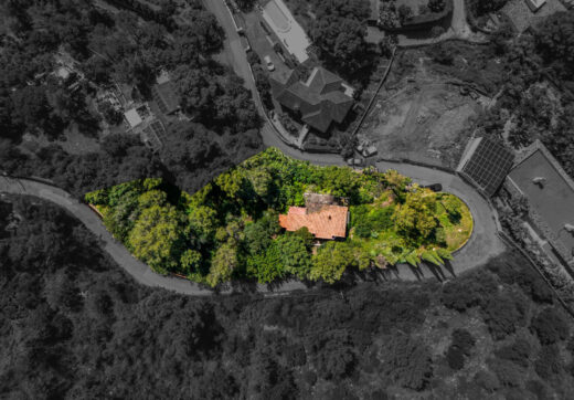 This is a rare opportunity to acquire an elevated 2,111 sqm plot in the up-coming northern area of Marbella.