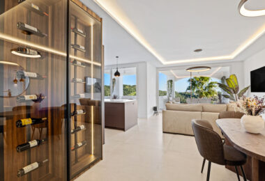 Positioned in the serene hills of Benahavís, this three-bedroom apartment offers elevated living within the secure Altos de la Quinta enclave.