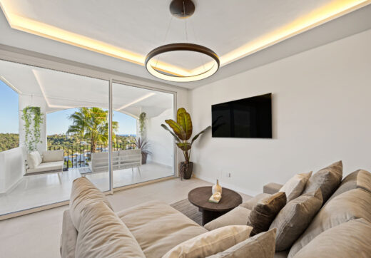 Positioned in the serene hills of Benahavís, this three-bedroom apartment offers elevated living within the secure Altos de la Quinta enclave.