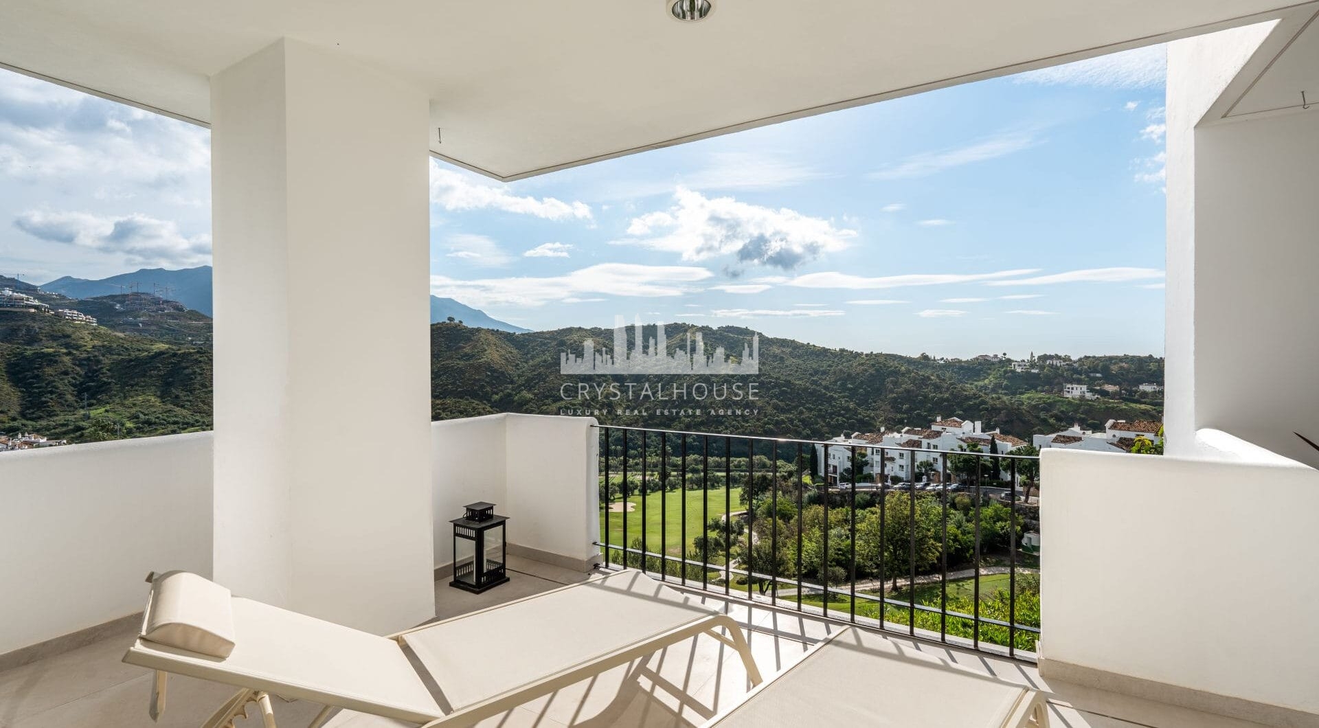 Positioned in the serene hills of Benahavís, this three-bedroom apartment offers elevated living within the secure Altos de la Quinta enclave.