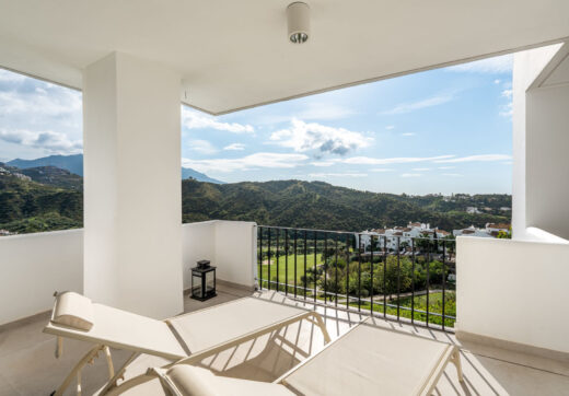Positioned in the serene hills of Benahavís, this three-bedroom apartment offers elevated living within the secure Altos de la Quinta enclave.