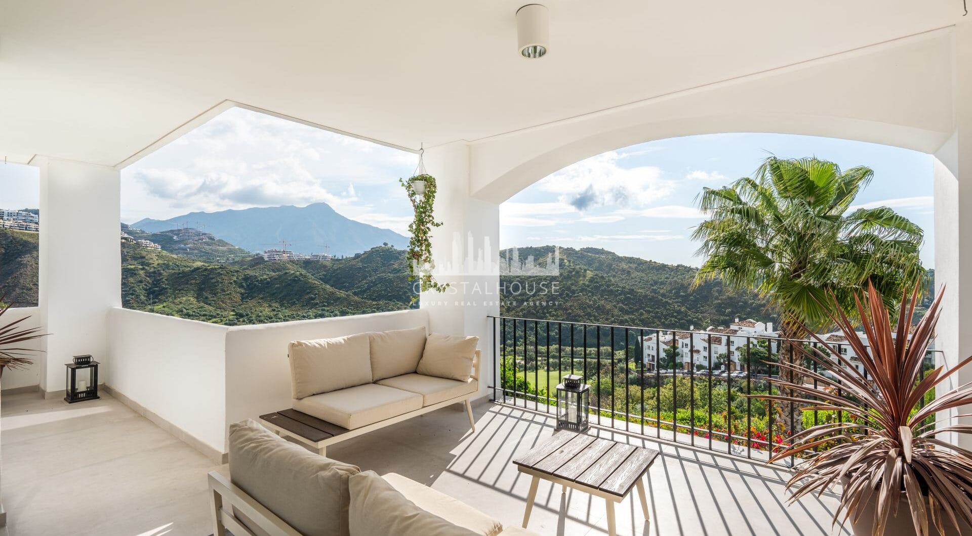 Positioned in the serene hills of Benahavís, this three-bedroom apartment offers elevated living within the secure Altos de la Quinta enclave.