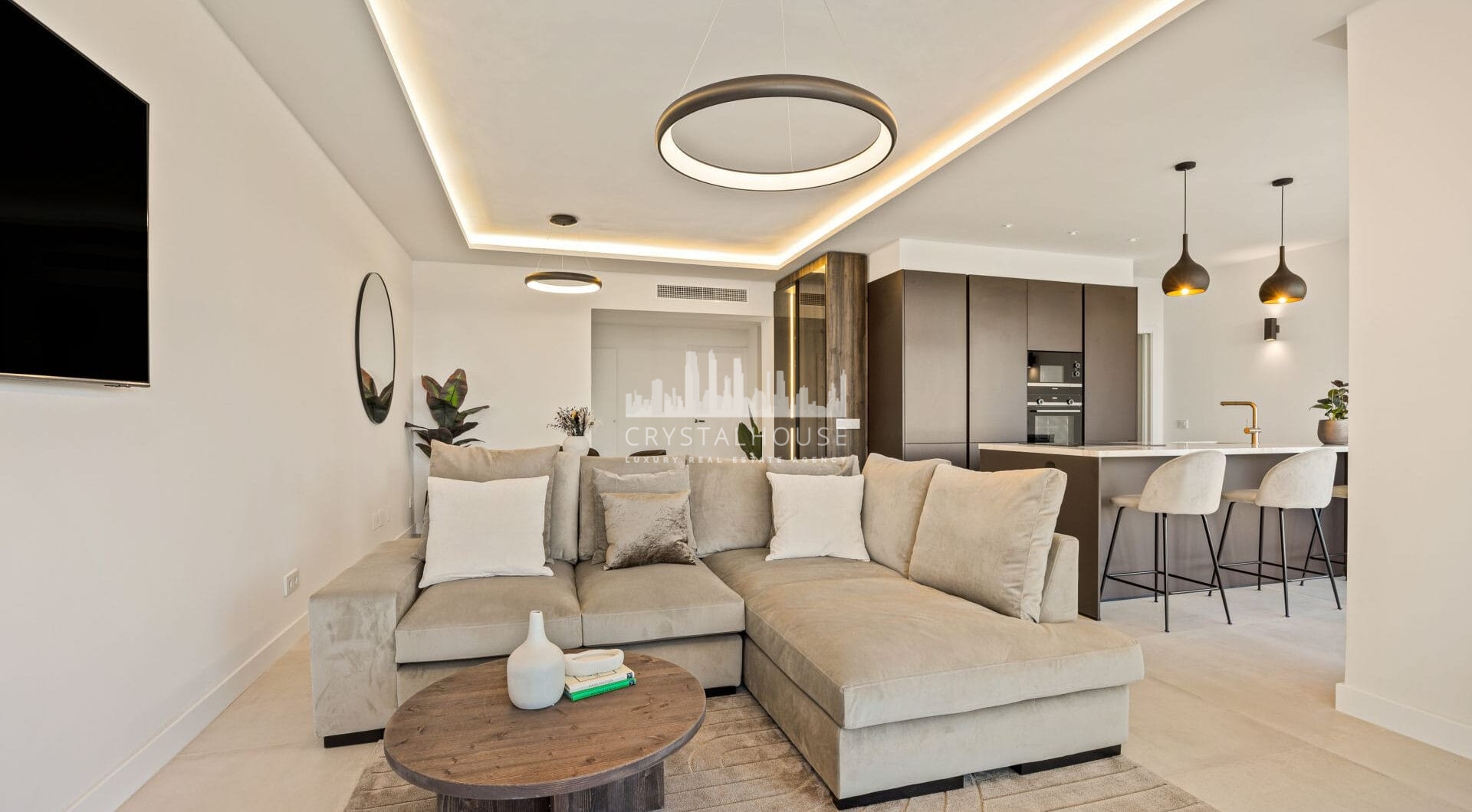 Positioned in the serene hills of Benahavís, this three-bedroom apartment offers elevated living within the secure Altos de la Quinta enclave.