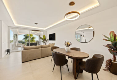 Positioned in the serene hills of Benahavís, this three-bedroom apartment offers elevated living within the secure Altos de la Quinta enclave.